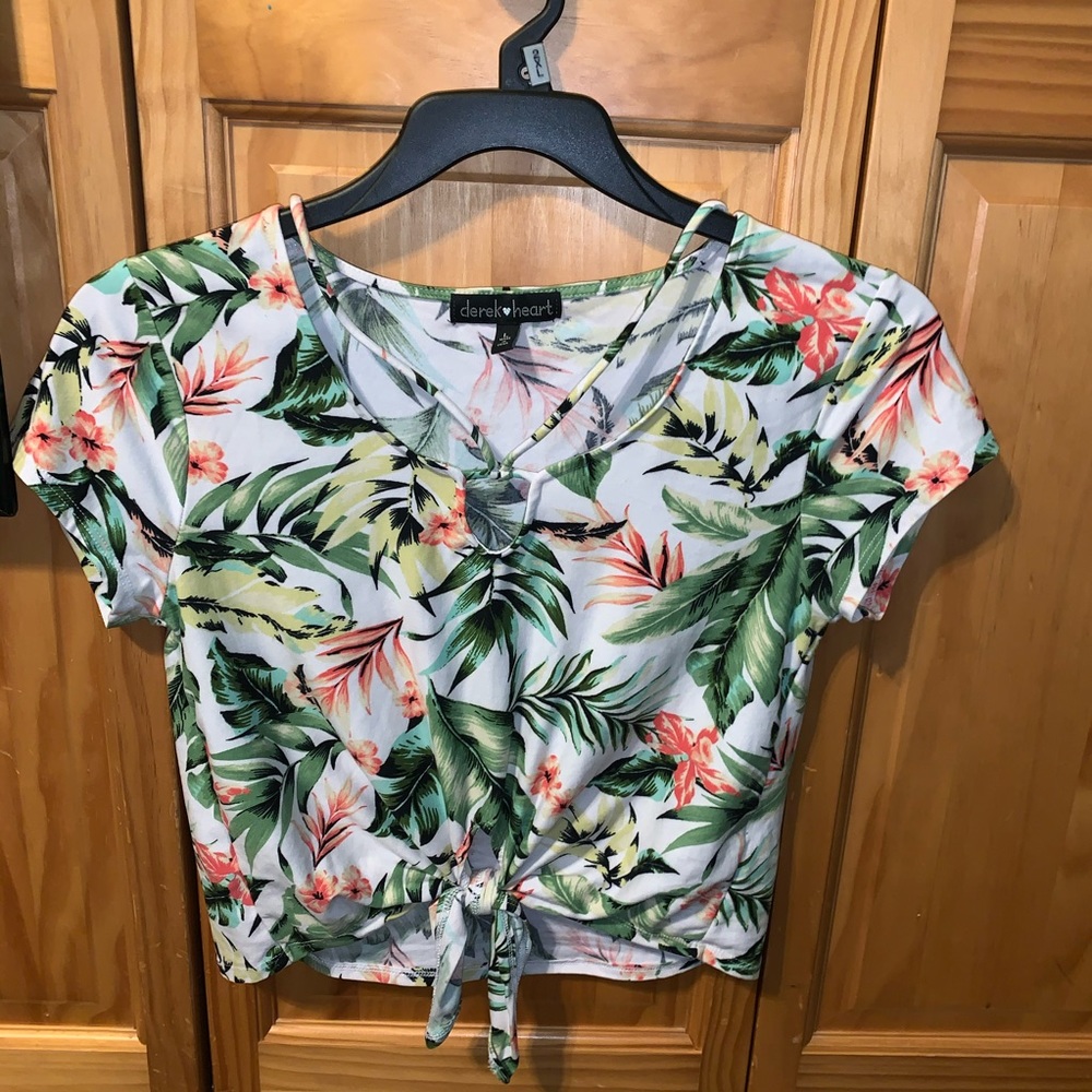 Tropical print cropped tshirt v-neck large
